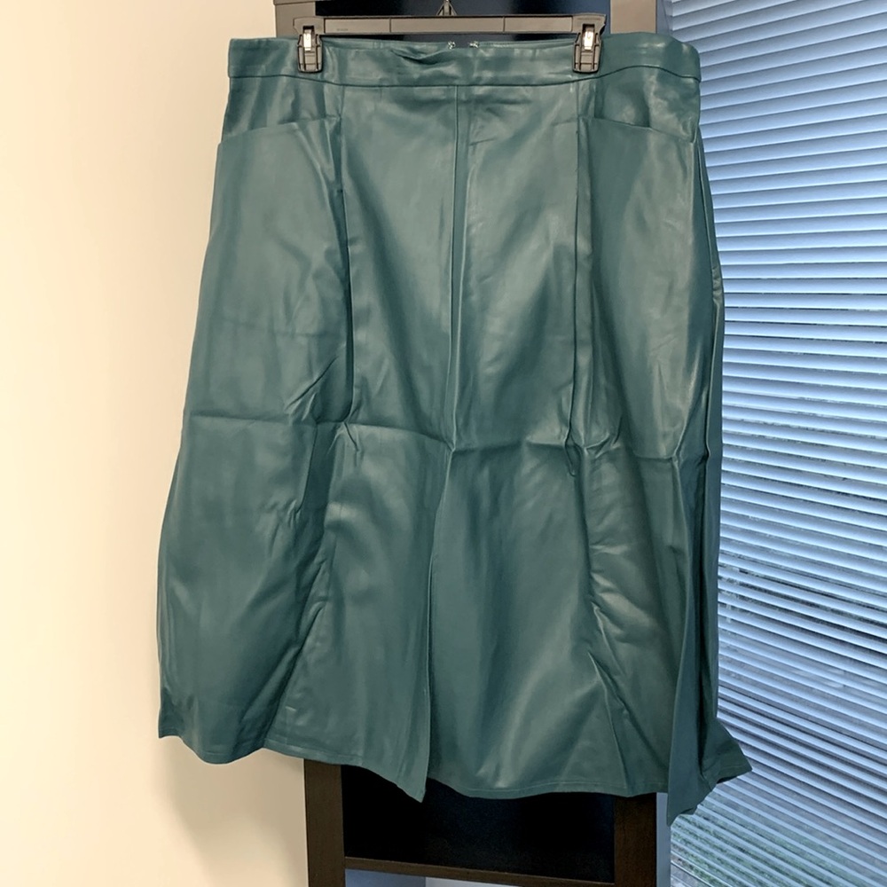 Eloquii Size 20 Beautiful Teal leather skirt. Split in the front with pockets